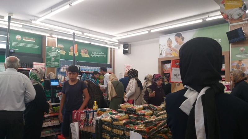 Urfalılar indirimi duyunca dayanamadı