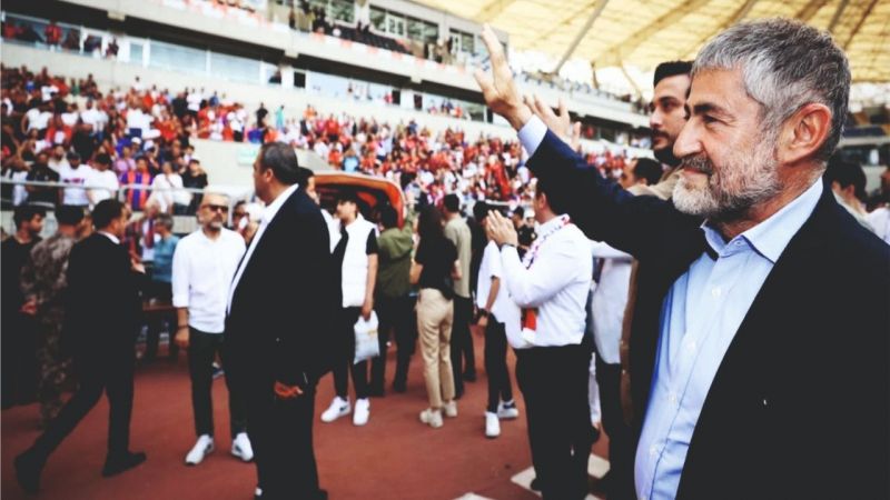 Urfalı vekil Mersin'de ıslıklandı