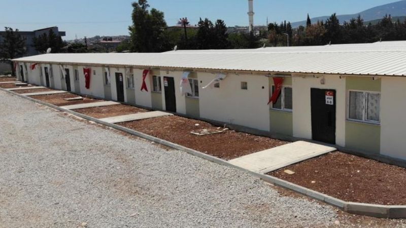 Enkaz kentte depremin yaraları sarılıyor: Briket evlerde yaşam başladı