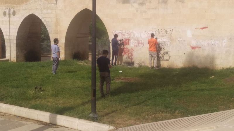 Duygularınızı duvarlara değil, kalplere yazın