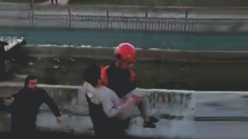 Kanala düşen çocuk kurtarıldı