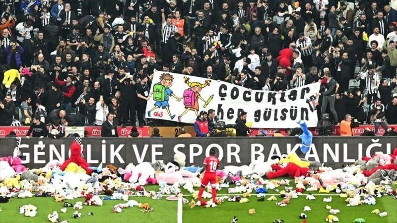 Beşiktaş taraftarı yürekleri ısıttı
