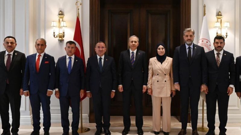 Urfa vekillerinden Bakanlara çıkartma
