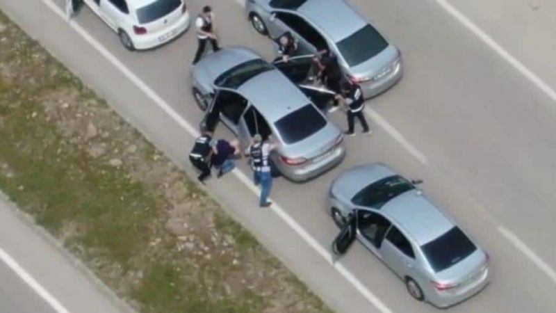 Gençleri zehirleyeceklerdi, yakayı ele verdiler