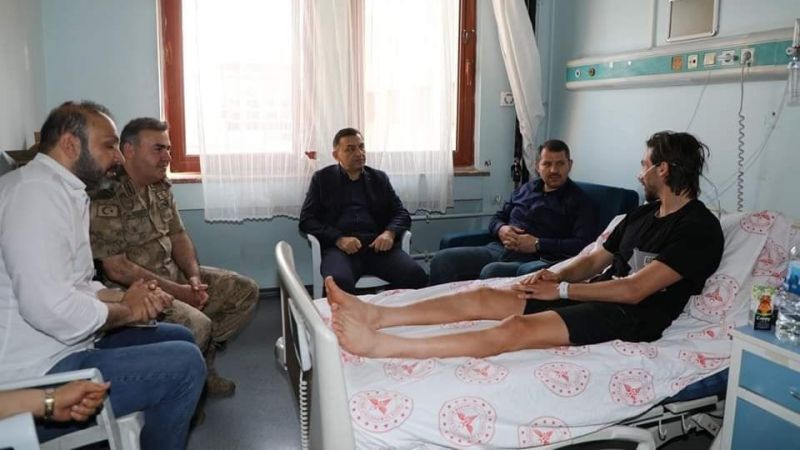 Ayhan'dan Semih'e 'Geçmiş olsun' ziyareti