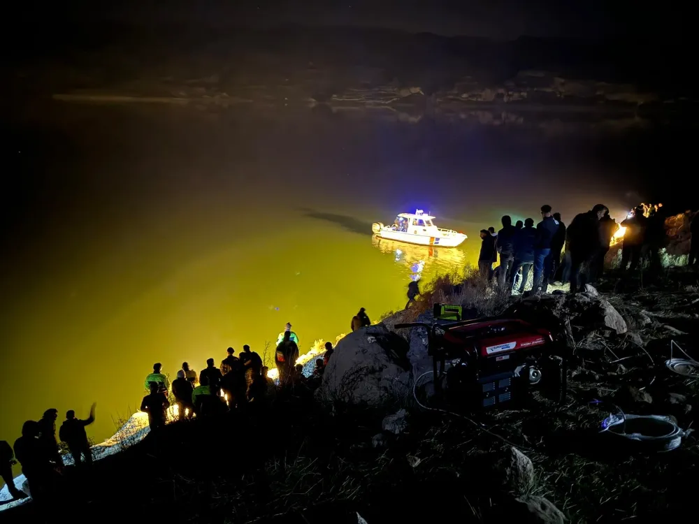 3 gündür kayıp olan genç kızı arama çalışmaları Hasankeyf Baraj Gölü'nde sürüyor