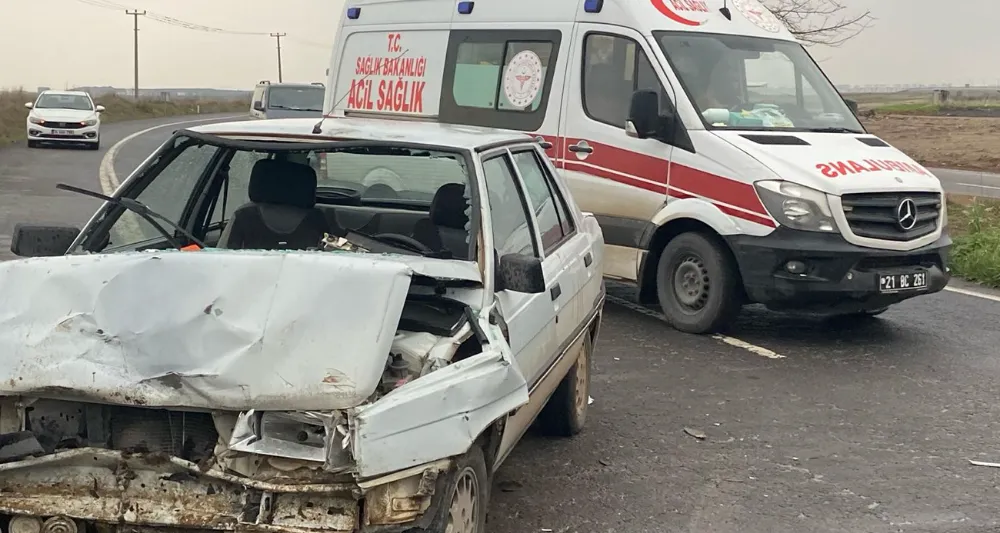 Otomobil ile minibüs çarpıştı: 4 yaralı
