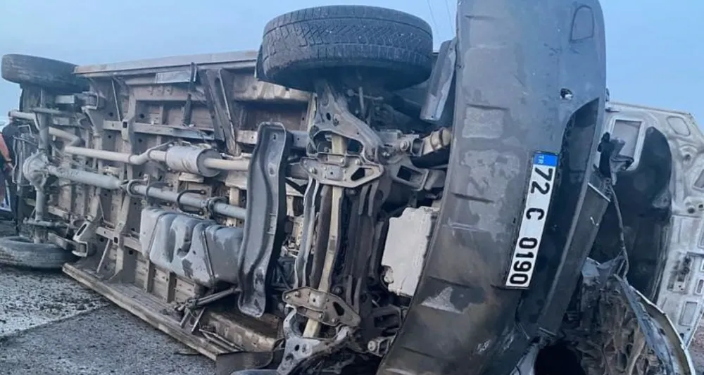 Tekstil işçilerini taşıyan minibüs kaza yaptı: 10 yaralı