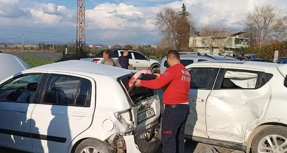 Zincirleme kaza: 3 ağır 5 yaralı