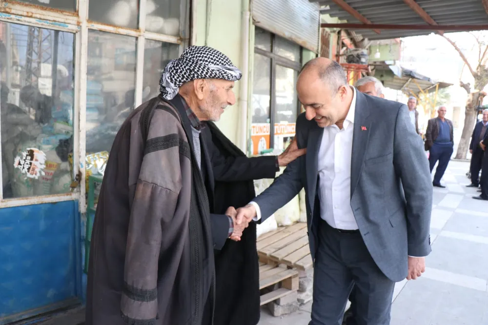 Aksoy halkla iç içe olmaya devam ediyor