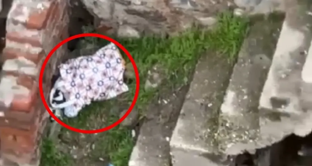Metruk eve terk edilmiş bir bebek bulundu