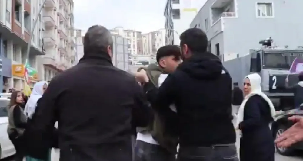 Yasa dışı slogan: 6 gözaltı