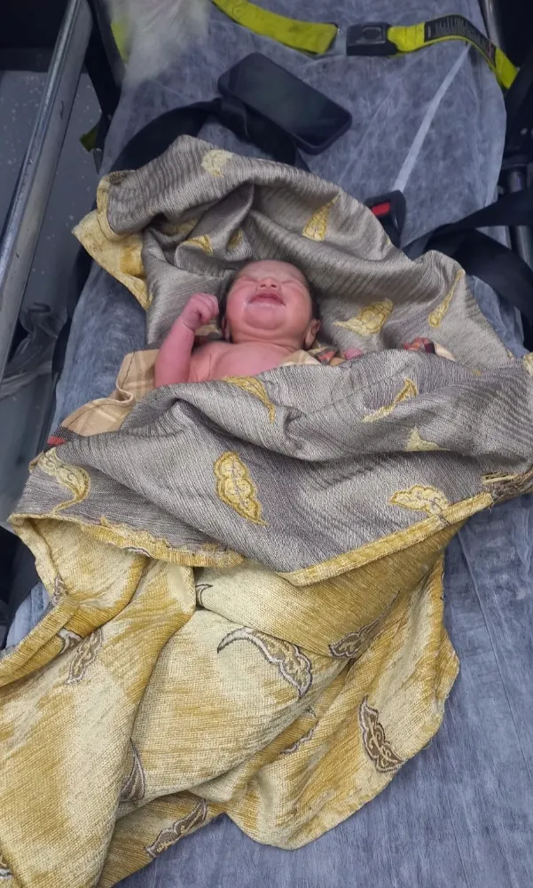 Cami avlusunda yeni doğmuş kız bebek bulundu