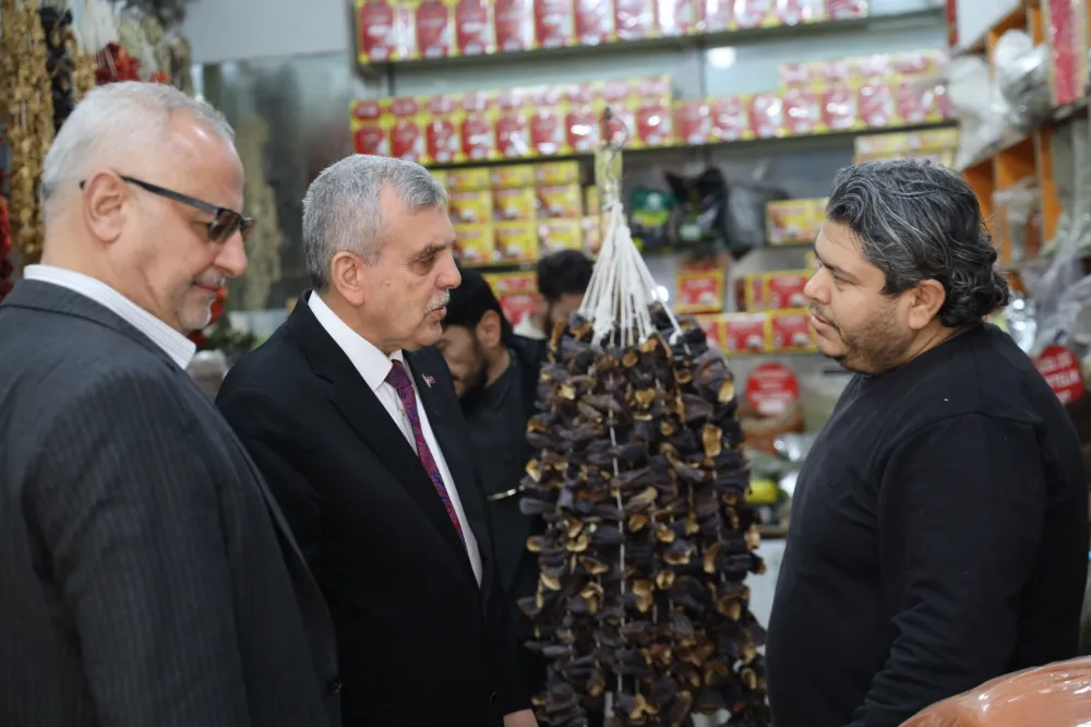 GÖNÜLLERİN BAŞKANI ESNAFLA KUCAKLAŞTI