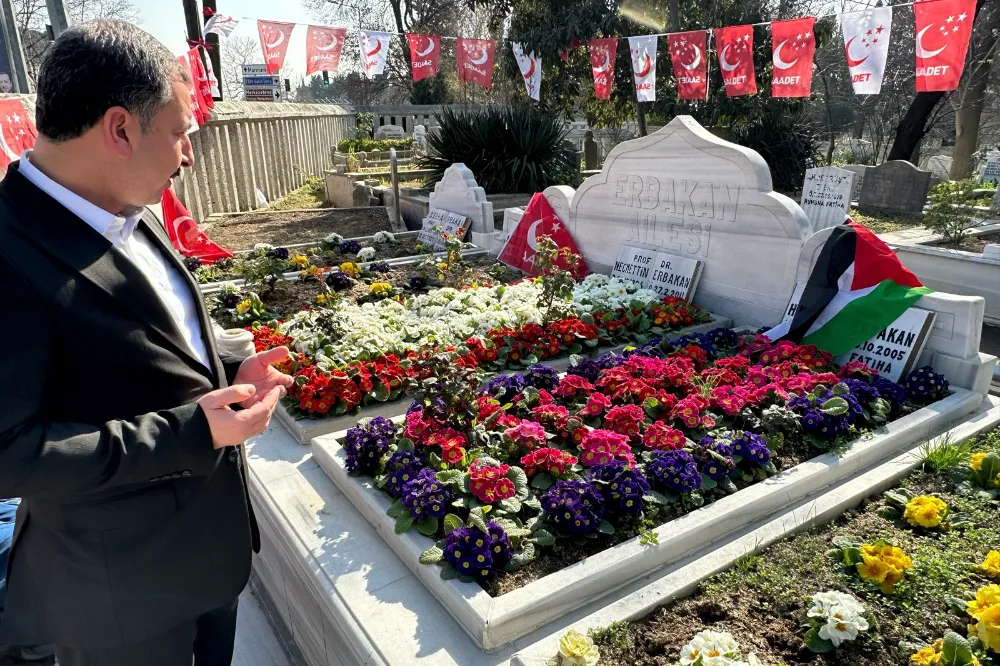 BAŞKAN BAYDİLLİ'DEN ERBAKAN'IN KABRİNE ZİYARET