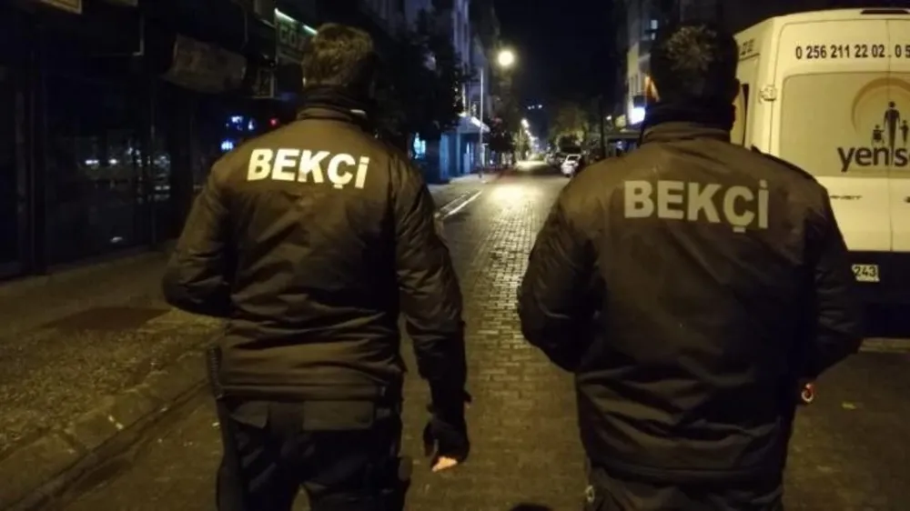 Aranan şahıs bekçilerden kaçamadı