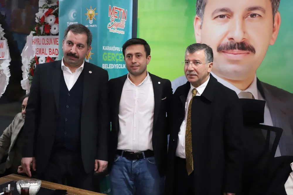 BAYDİLLİ VE CEVHERİ SEÇİM OFİSİNDE VATANDAŞLARLA BULUŞTU