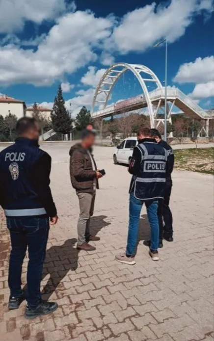 Polis ekipleri tarafından okul çevreleri ve servis araçları denetlendi
