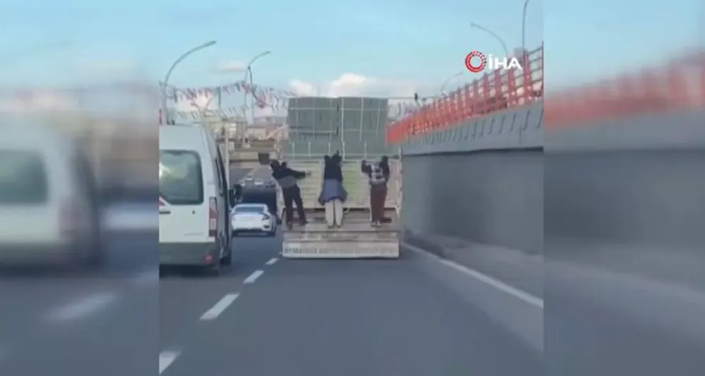 3 kız çocuğunun tehlikeli oyunu kamerada