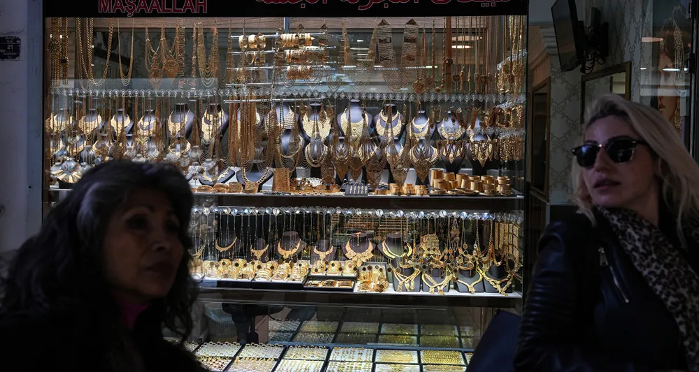 Gram altın rekor tazeledi, yatırımcılarını sevindirdi