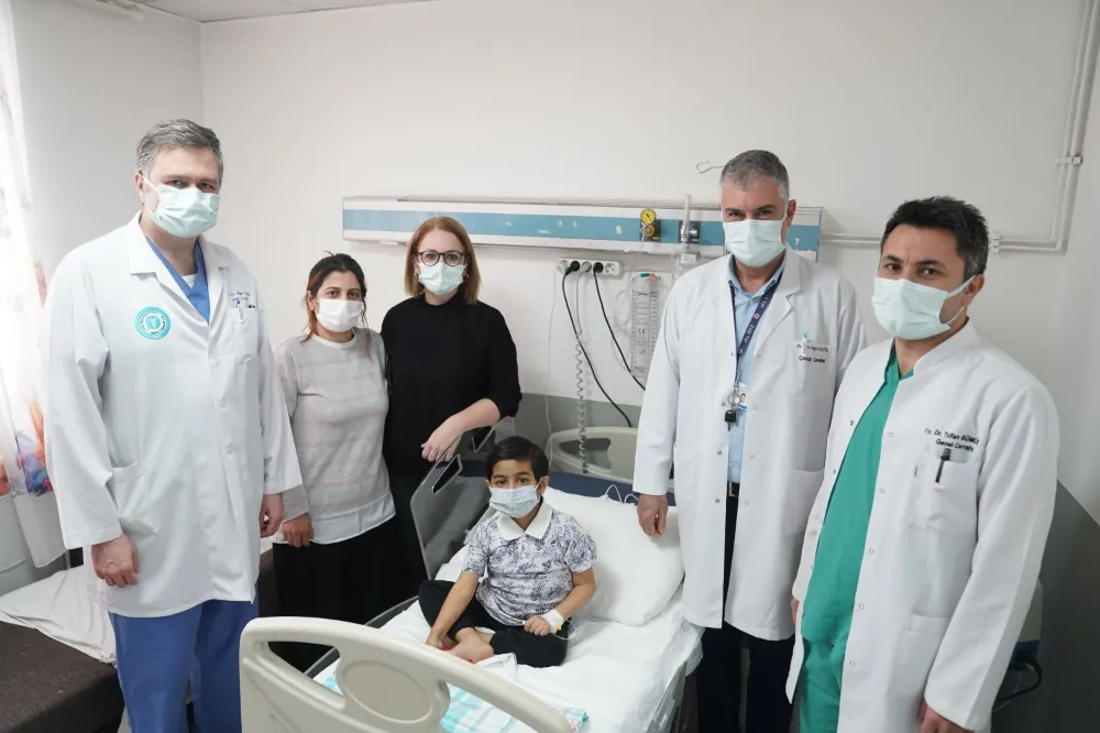 Başarılı organ nakillerine bir yenisini ekledi