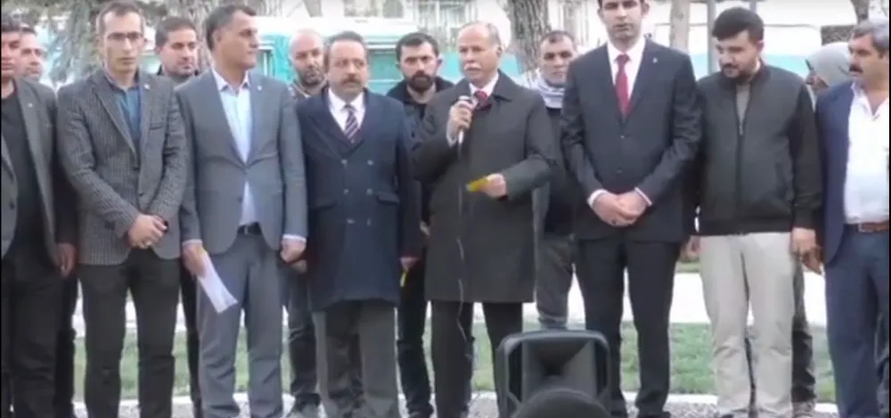 DEVA Partili adaydan sarı kartlı protesto