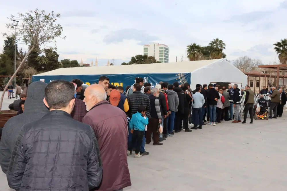 VATANDAŞLAR İFTAR SAATİNDE AYNI SOFARYI PAYLAŞTI