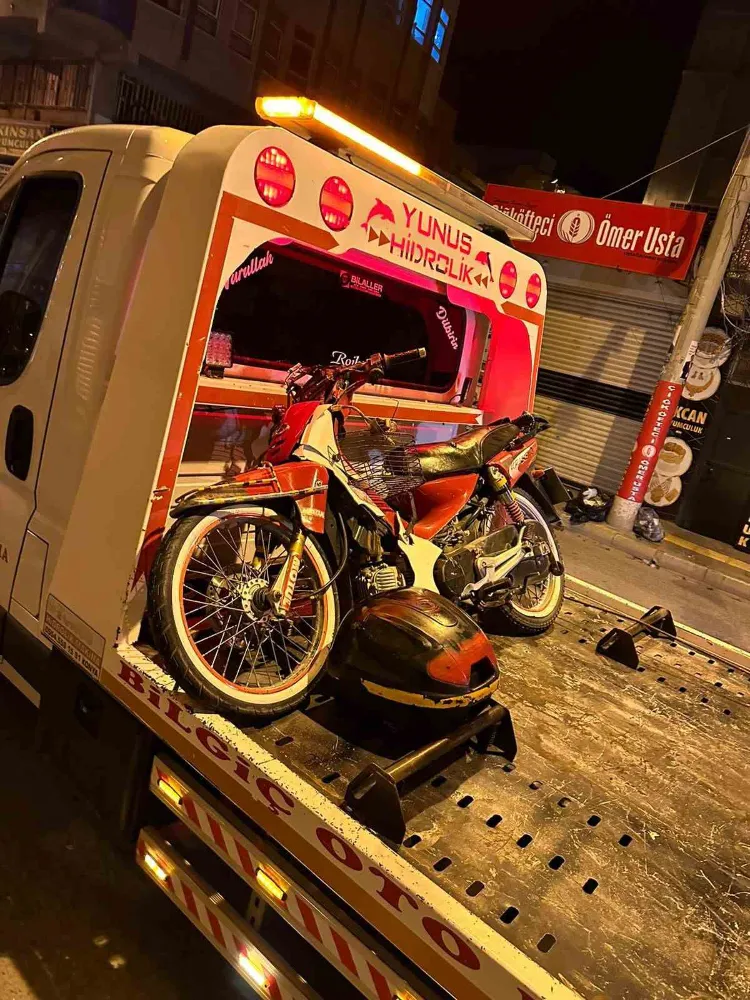 Motosiklet devrildi: 2 yaralı