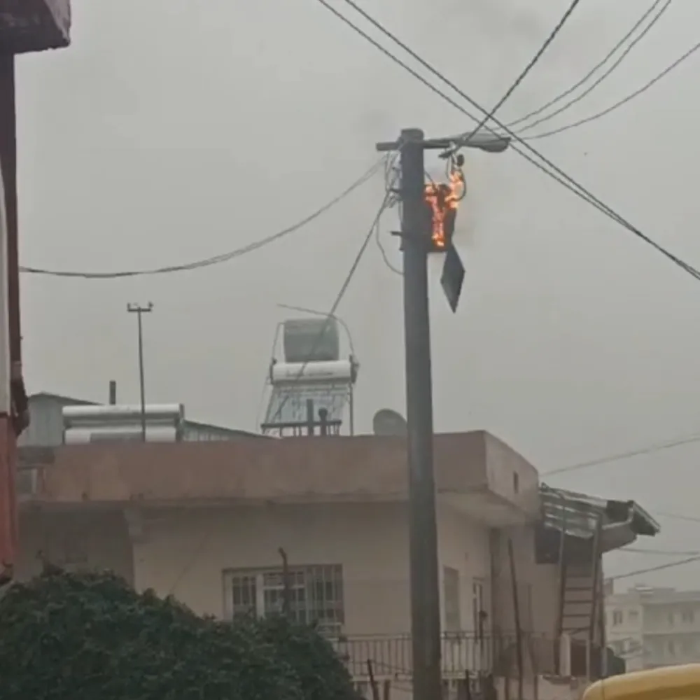 Elektrik sayaçlarının içinde olduğu otomasyon panosu yandı