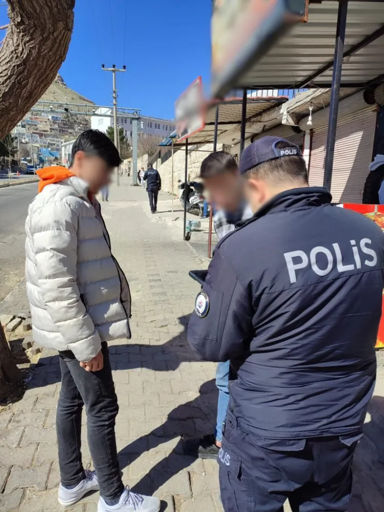 polis ekipleri tarafından okul çevreleri ve servis araçları denetlendi