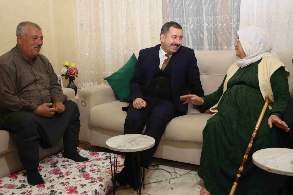 Baydilli vatandaşlara yeni dönemdeki Karaköprü'yü anlatıyor