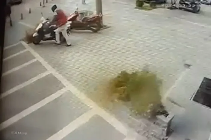 Motosiklet hırsızlığı kamerada