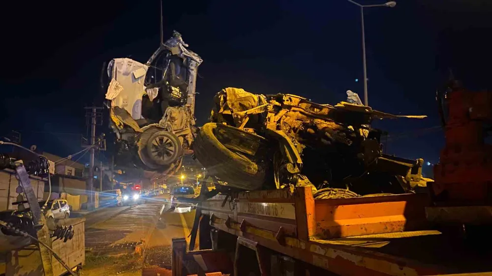 Beton direğe çarpan sürücü hayatını kaybetti