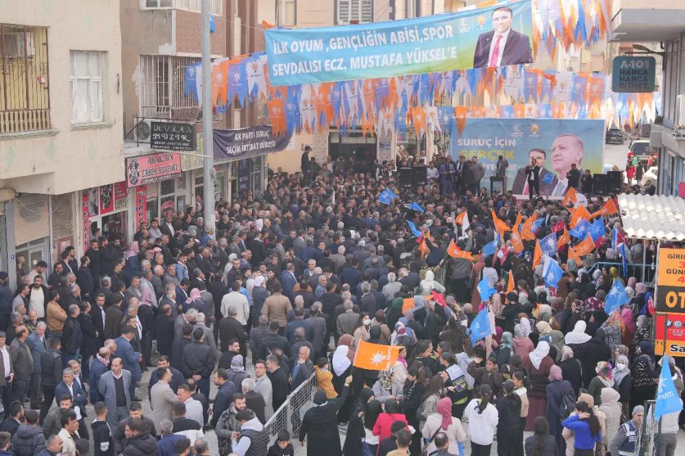 AK KADROLARDAN MİTİNG GİBİ AÇILIŞ