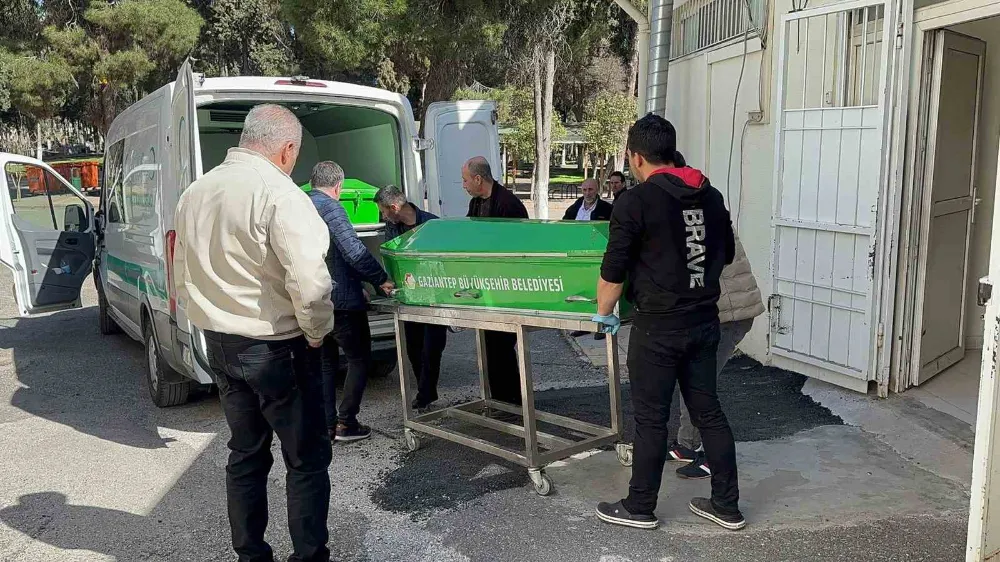 Otomobilin çarptığı motosikletteki genç hayatını kaybetti