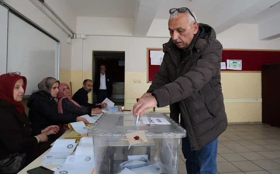 Seçim bitmeden kazandığını ilan etti