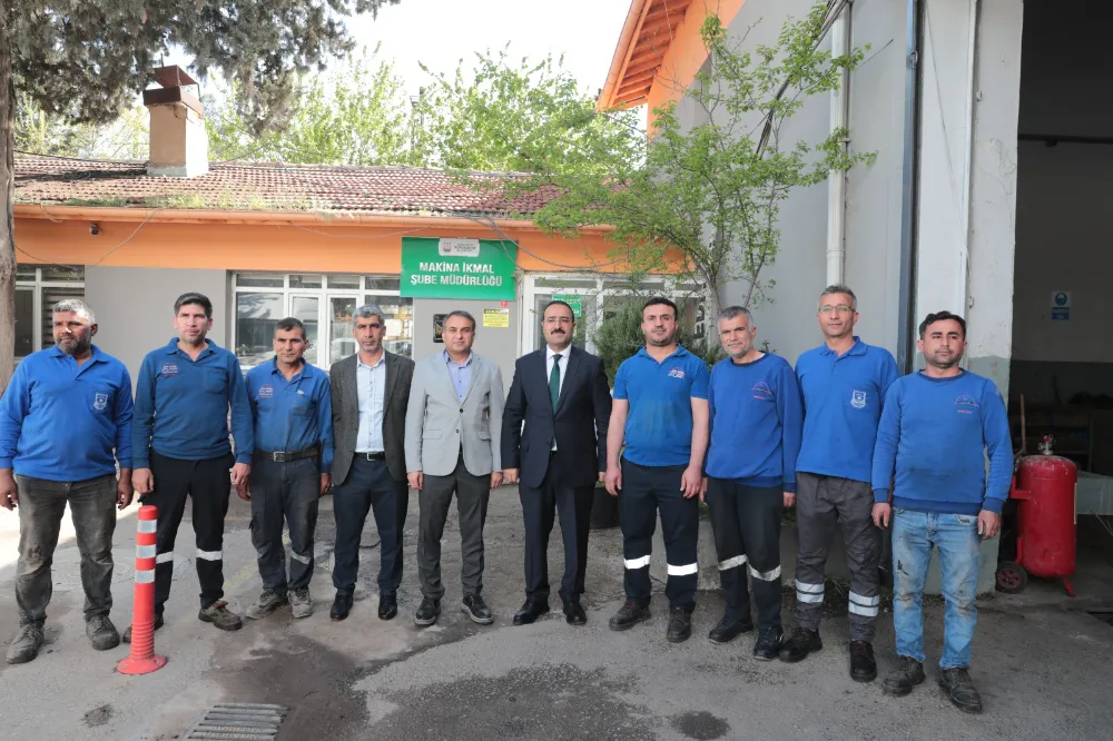 Aksoy, personelin bayramını kutladı
