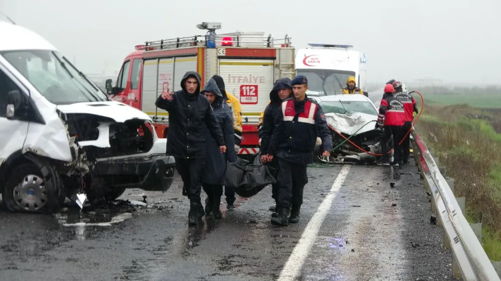 Feci kaza: 3 ölü, 2’si ağır 5 yaralı