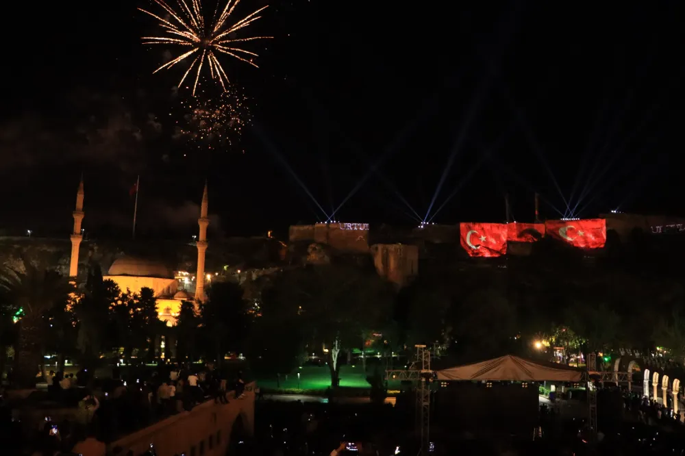 Urfa'nın kurtuluşu coşkuyla kutlandı! İzleyenleri büyüleyen anlar