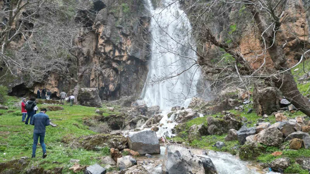 Dev şelaleye akınlar başladı