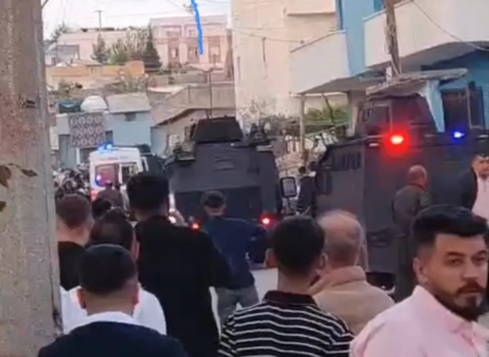 Kavgada yaralananlara müdahale için giden sağlık ekibine saldırı