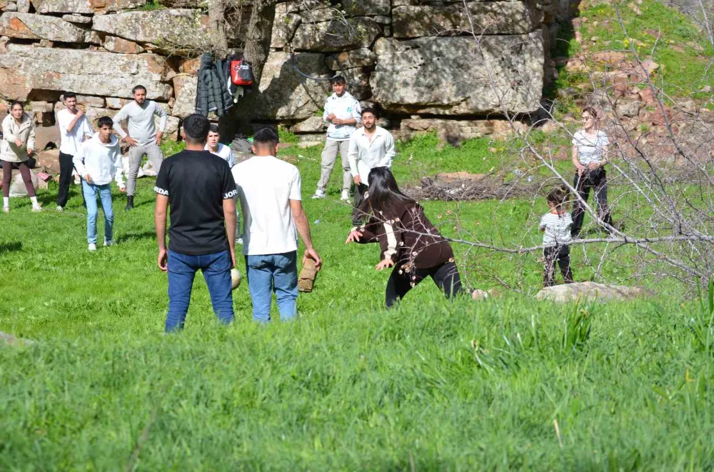 Terörden temizlenen yerlere doğa yürüyüşü yapılıp kamp kuruldu