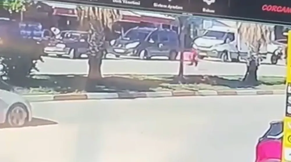 Çocuğa çarpma anı güvenlik kamerasında