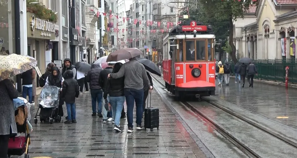 AKOM uyardı: “Sıcaklıklar düşüyor, sağanak yağmur geliyor”