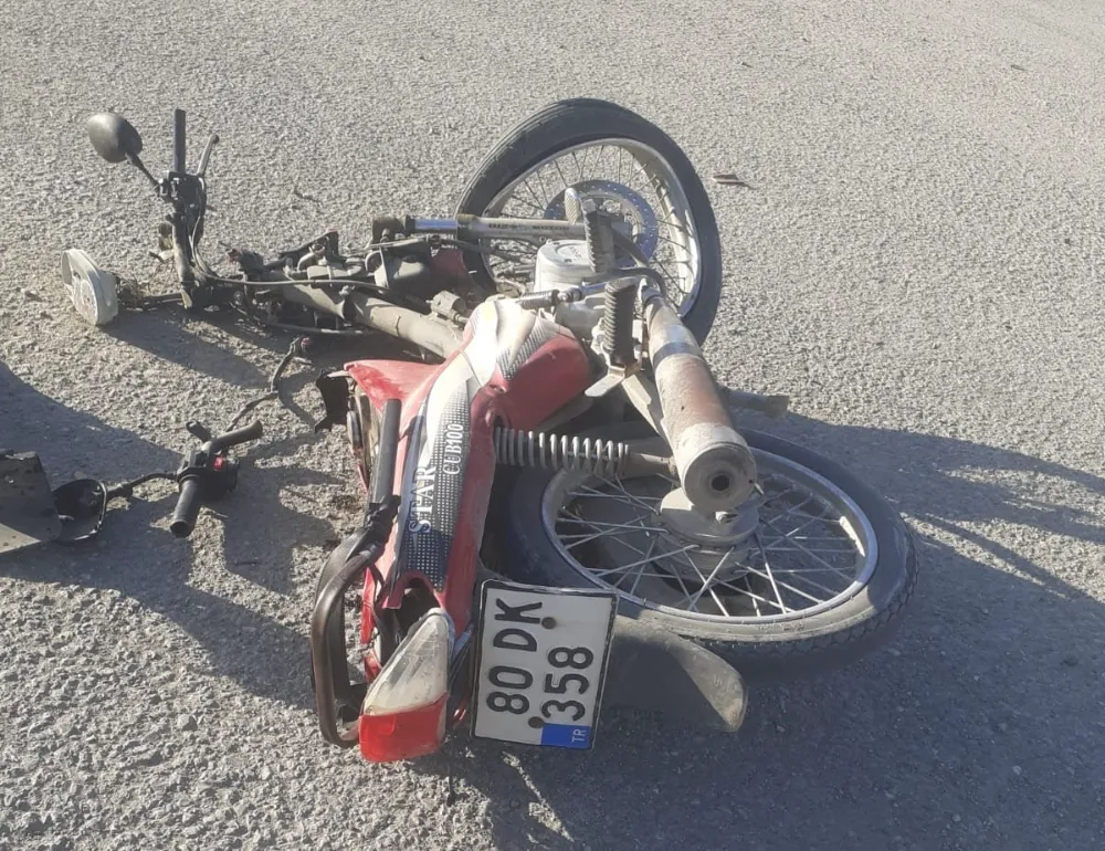 Motosikletle otomobil çarpıştı: 1 yaralı