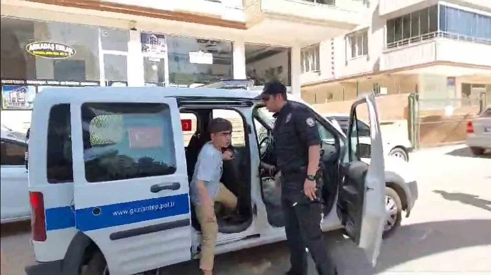 Bursluluk sınavında kimliğini unutan öğrencinin imdadına polis ekipleri yetişti