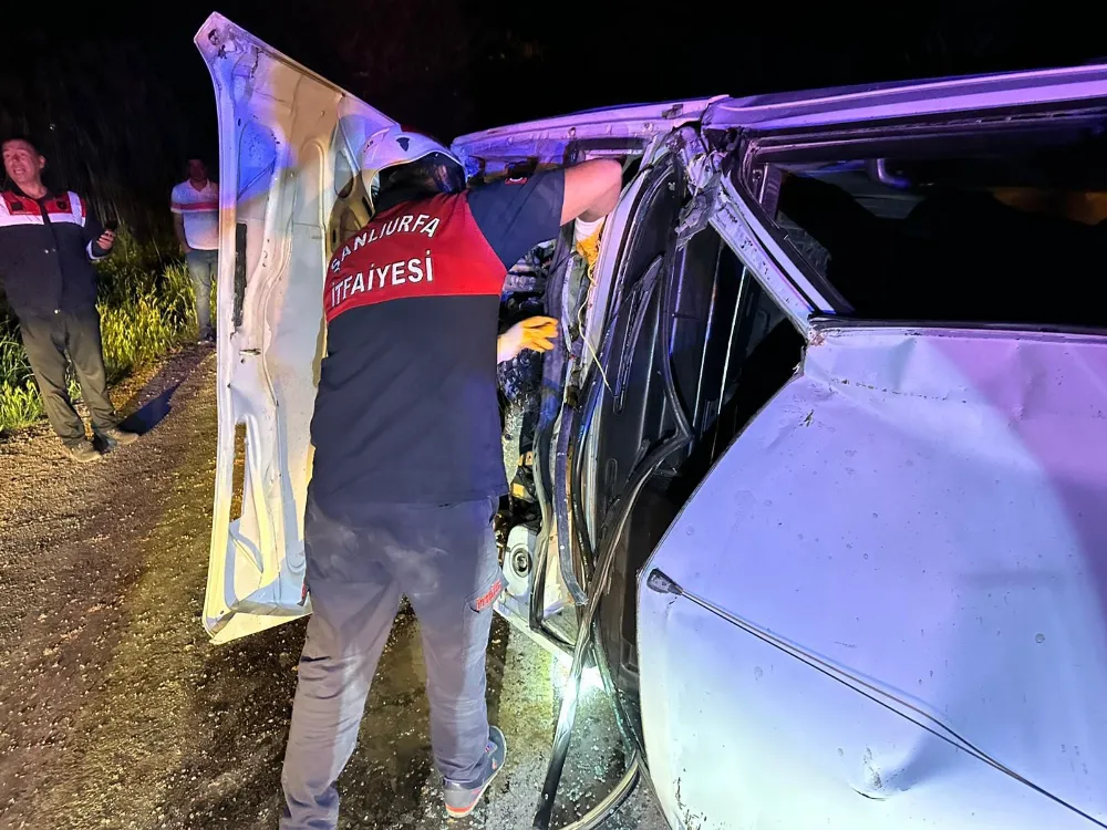 Motosiklet otomobil ile çarpıştı