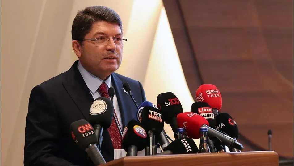 Bakan Tunç: Partiler teröre mesafe koymalı