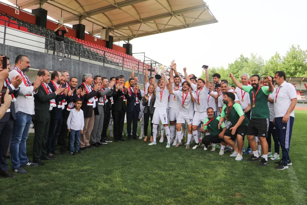 Karaköprü, şampiyonluk kupasına kavuştu