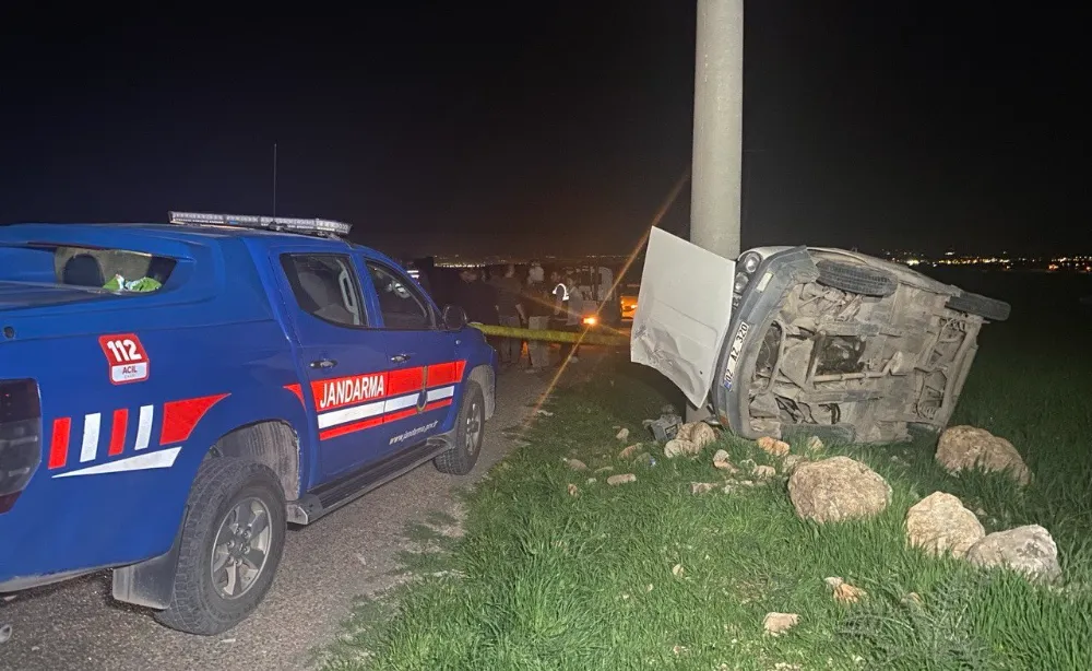 Otomobil direğe çarptı: 1 ölü